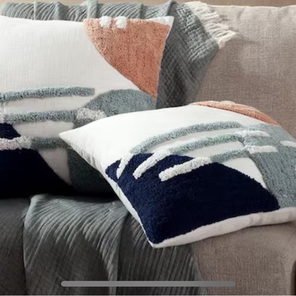 NWT Brielle Home Teagan Multi Color Textured Boho Geometric Throw Pillow - Picture 6 of 6